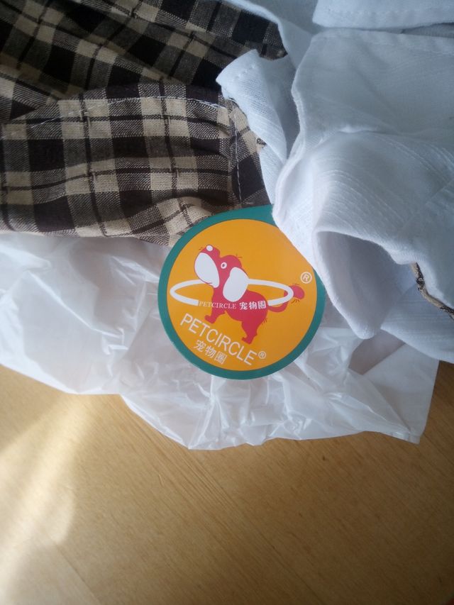 Traje de perrito falda y camisa