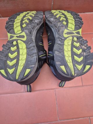 Zapatillas The North Face Negras y Verdes