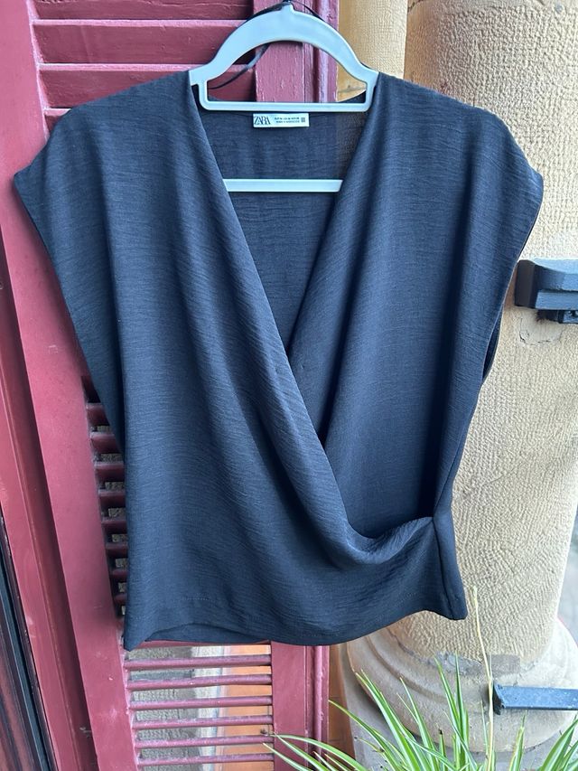 Top Cruzado Fluido, de Zara