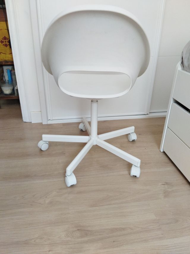 Silla Ikea LOBERGET / MALSKÄR blanca