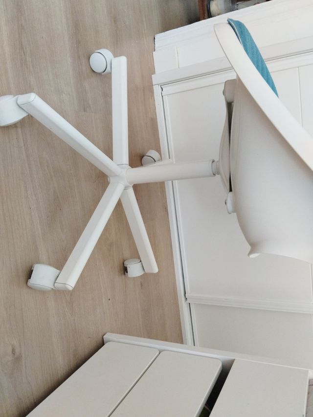 Silla Ikea LOBERGET / MALSKÄR blanca