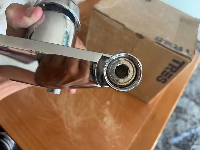 Rubinetto da cucina metallico argentato