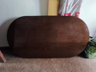 Mesa de comedor de madera