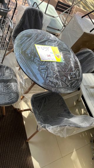 tavolo rotondo e 4 sedie nordiche