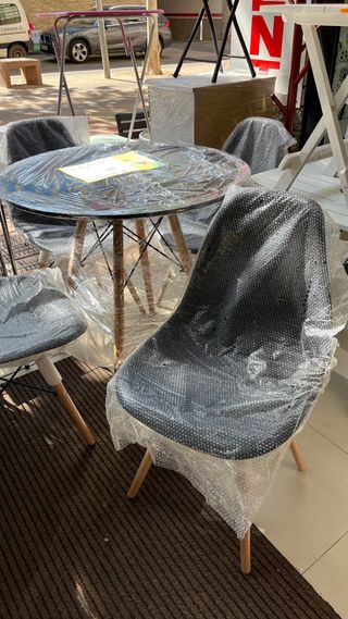 tavolo rotondo e 4 sedie nordiche