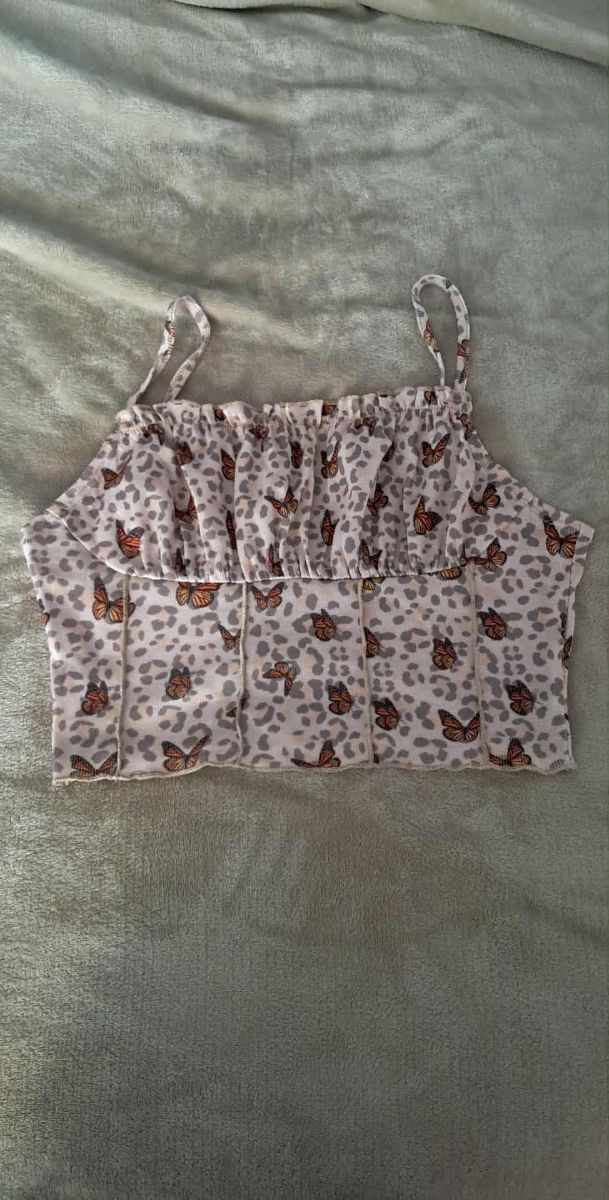 Pack 32 tops, crop tops y camisas