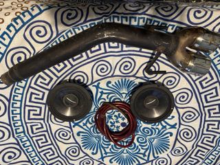 Tubo de escape  y altavoces  coral Opel Corsa B