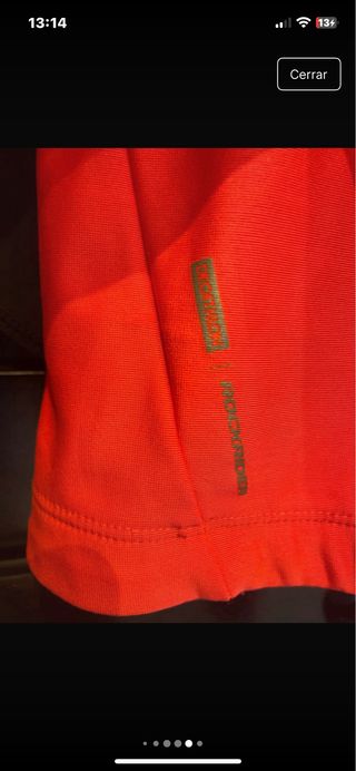 Pantalón deportivo negro y naranja