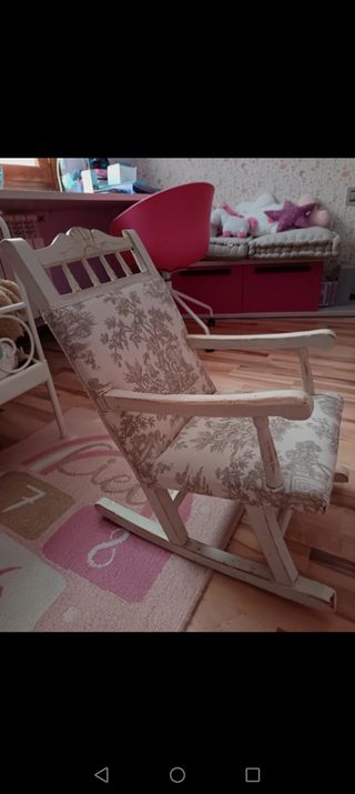 Mecedora infantil con estampado