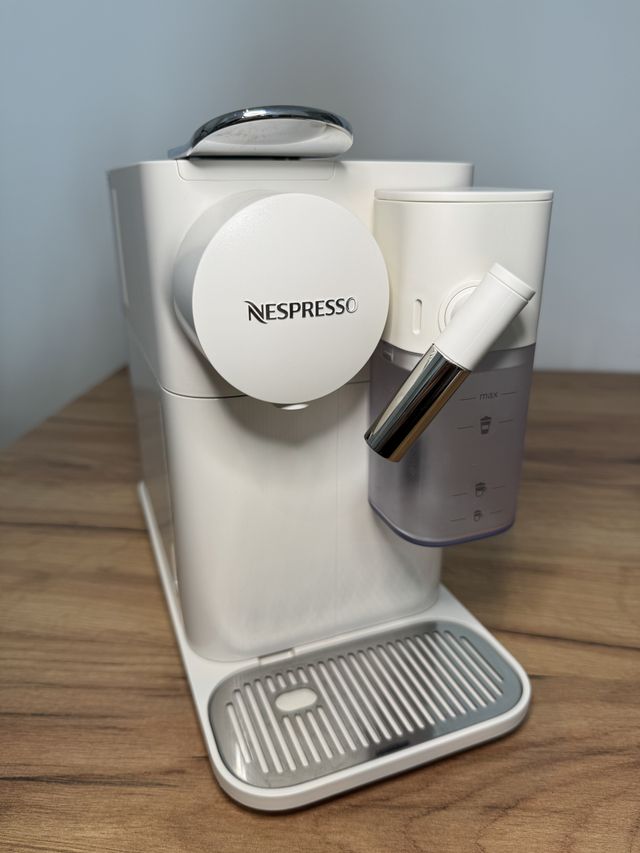 Cafetera Nespresso Lattissima One