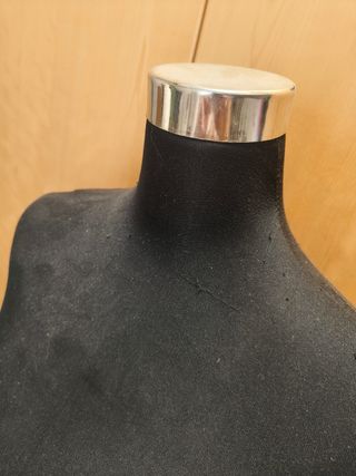 Maniquí negro para ropa