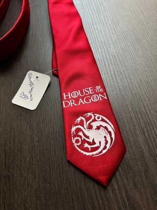Corbata Roja La Casa del Dragón Juego de Tronos