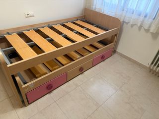 Cama infantil con cajones