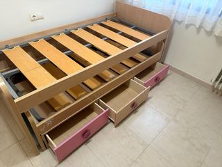 Cama infantil con cajones