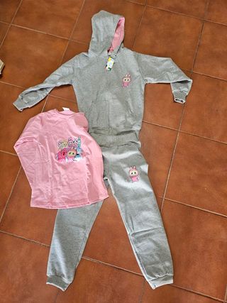 Chándal Labubu gris y rosa