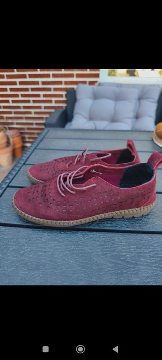 Mocasines blanditos rojos y marrones