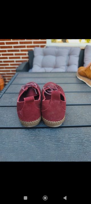 Mocasines blanditos rojos y marrones
