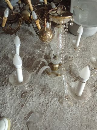 Lámpara de araña de cristal y metal