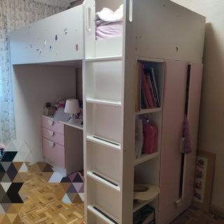 Cama alta con escritorio y armario