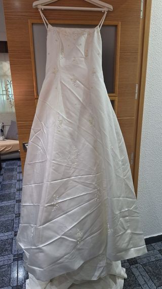 Vestido de Novia Blanco con chaqueta de pedrería 