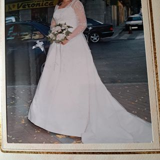 Vestido de Novia Blanco con chaqueta de pedrería 