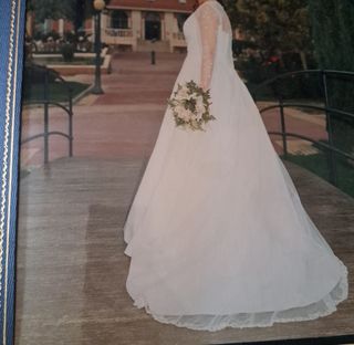 Vestido de Novia Blanco con chaqueta de pedrería 
