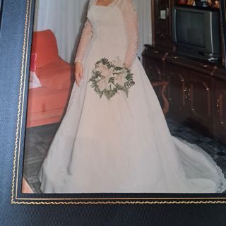 Vestido de Novia Blanco con chaqueta de pedrería 