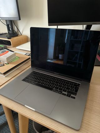MacBook Pro 16 Intel i9 16GB RAM 1TB SSD
