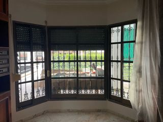 Ventanas y puertas de aluminio color bronce