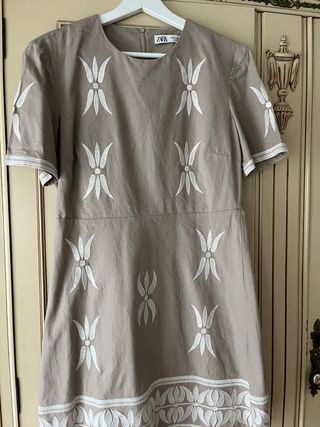 Vestido ZARA beige con bordados