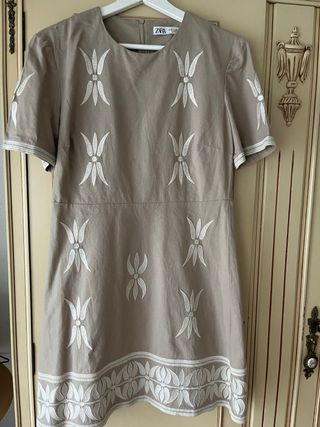 Vestido ZARA beige con bordados