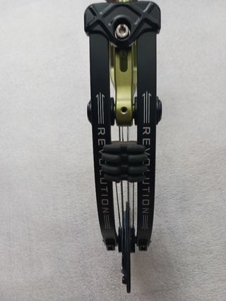 Arco compuesto MYBO Revolution 37