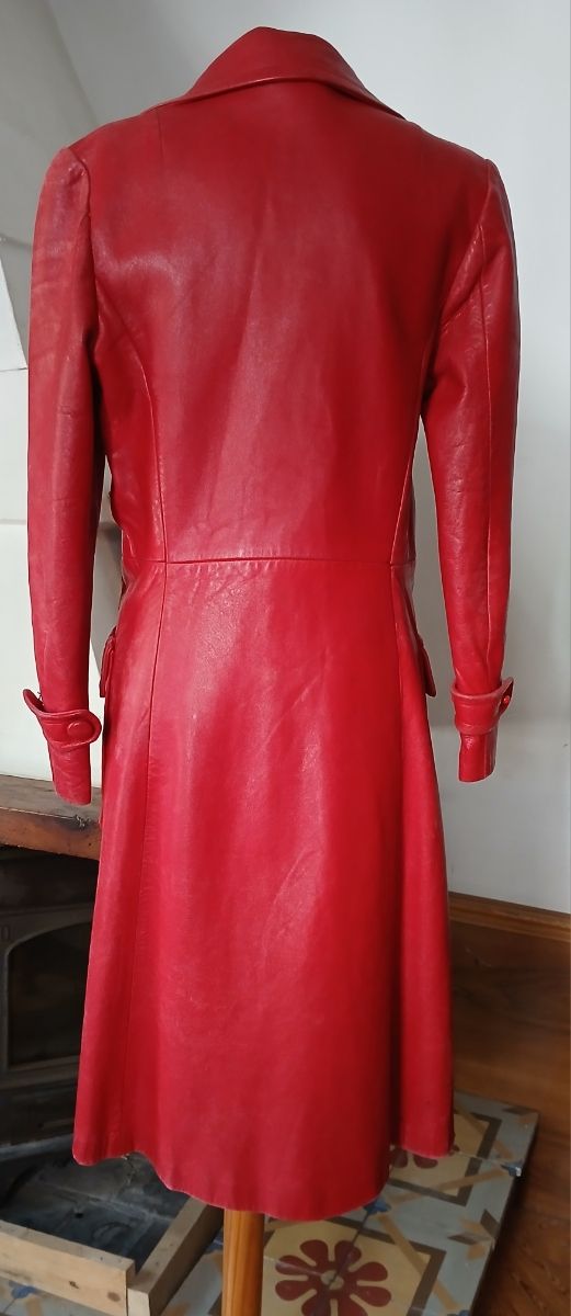 Abrigo de cuero rojo vintage años 70