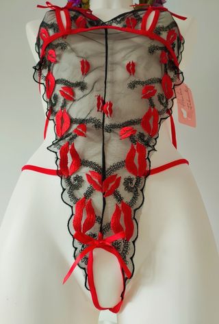 Body Lencero Sexy Negro y Rojo con Etiqueta