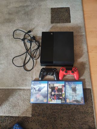 PS4 (PlayStation 4 slim) + 2 Mandos y 3 juegos