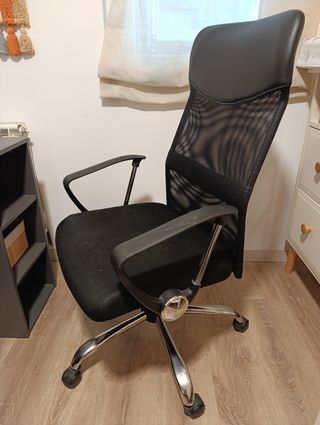 Silla de escritorio ergonómica negra