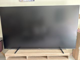 TV Hisense E7 QLED 100 negro.