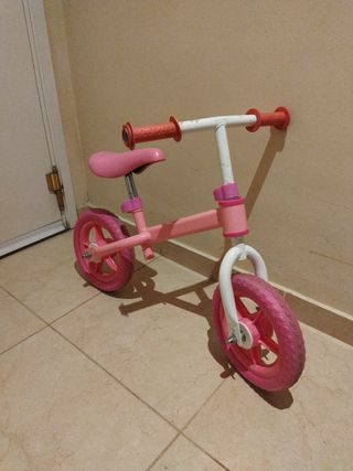 Bicicleta sin pedales rosa