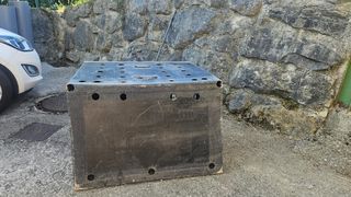 CAZA  Cajón para perros negro