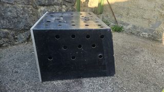 CAZA  Cajón para perros negro