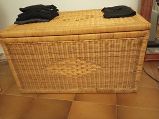 Baúl de mimbre 50×90×50
dentro impoluto