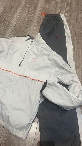 Conjunto Deportivo Nike Gris y Naranja