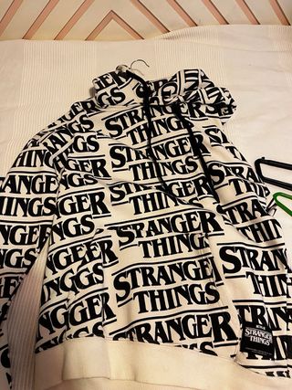 Sudadera Stranger Things Pull and Bear