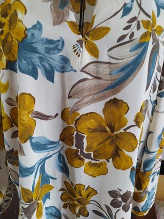 Blusa Zara floral poliéster