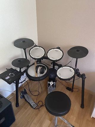Batería electrónica Roland TD-17KV + pedal + otros