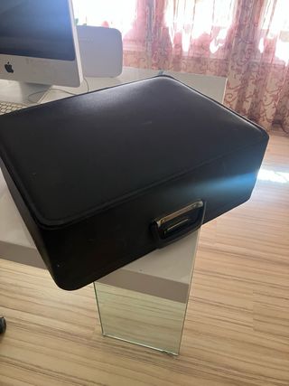 Máquina de escribir Olympia con maleta