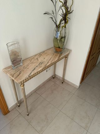 Mesa recibidor clásica mármol y madera
