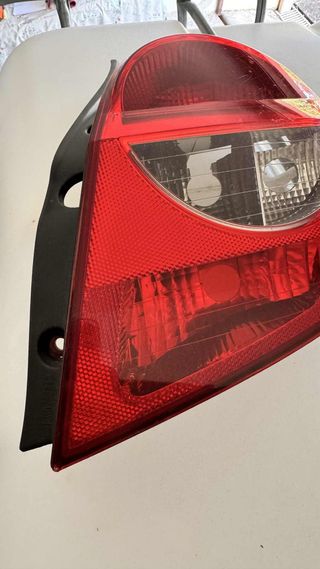 Farol Traseiro Clio 3 lado direito