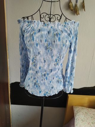 Camiseta plisada floral manga larga