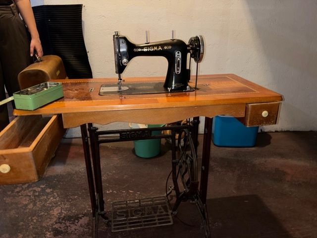 Máquina de coser Sigma antigua